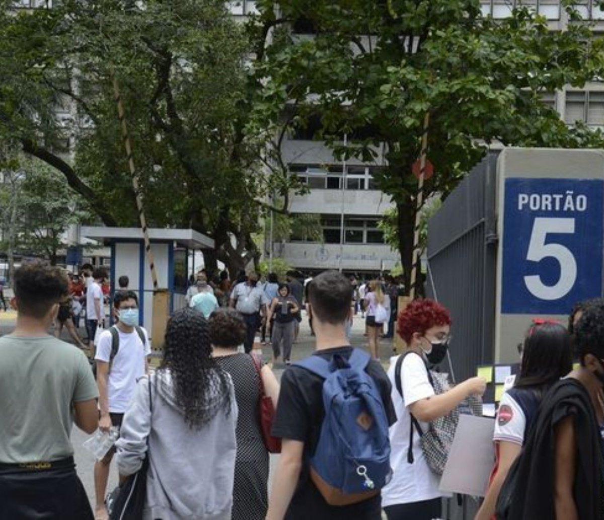 110 mil estudantes fazem a primeira fase da Fuvest neste domingo