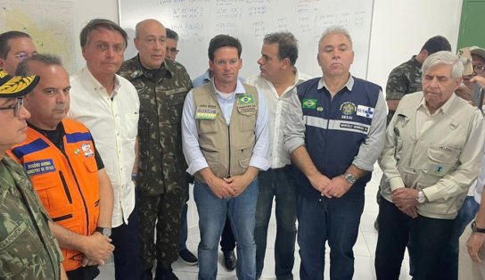 Bolsonaro diz que visita a Itamaraju foi para “confortar” cidade afetada pela chuva