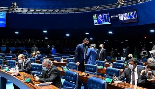 Senado aprova a lei do Fundeb; texto lista profissionais da rede de educação básica que podem ser beneficiados com recursos