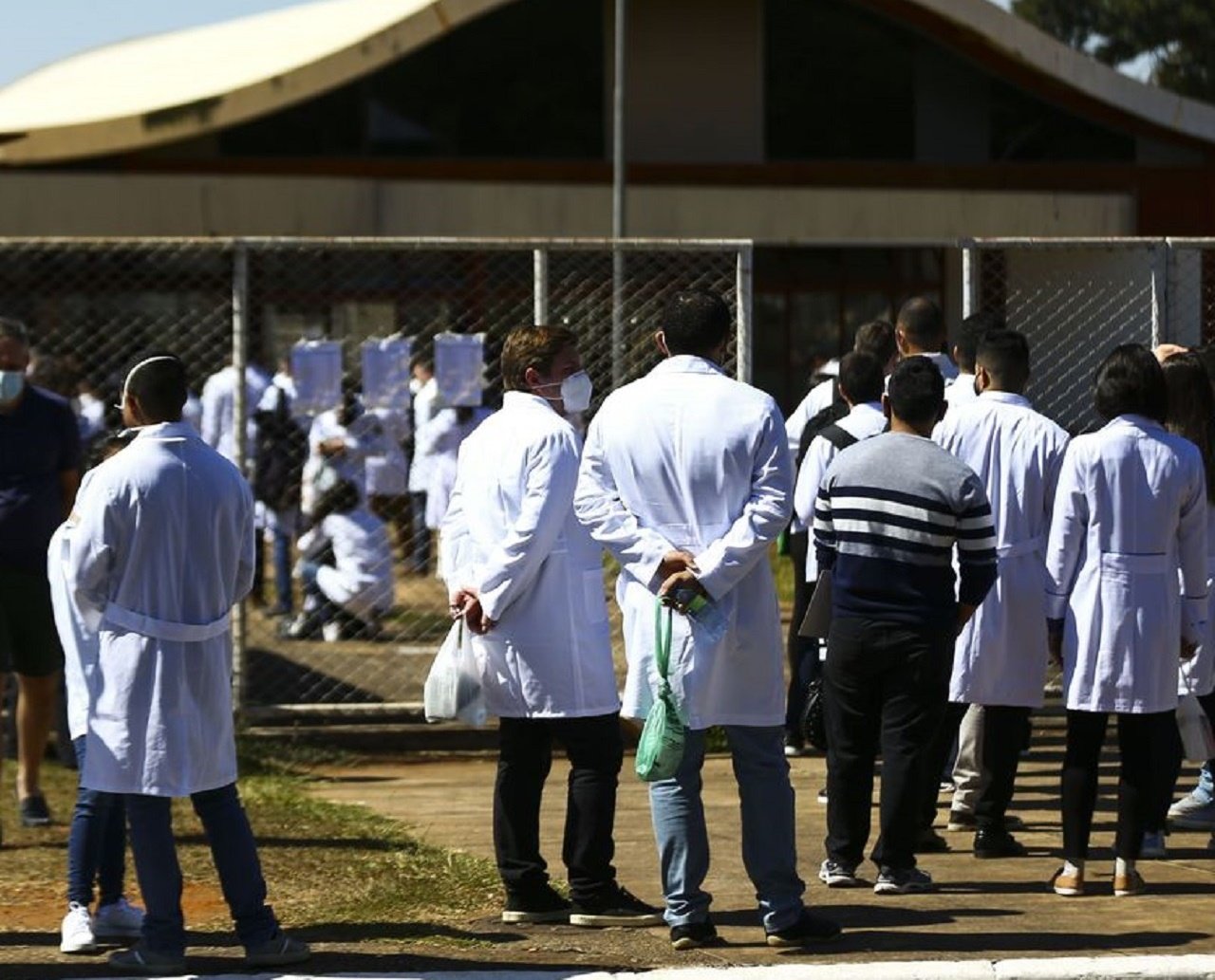 Médicos formados no exterior participam neste final de semana da 2ª etapa do exame que reconhece diplomas no Brasil