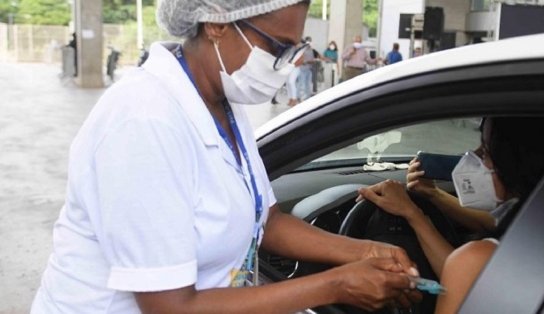 Após ocorrências de óbitos e alerta para epidemia em Salvador, mais de 70 mil pessoas se vacinam contra a gripe em único dia