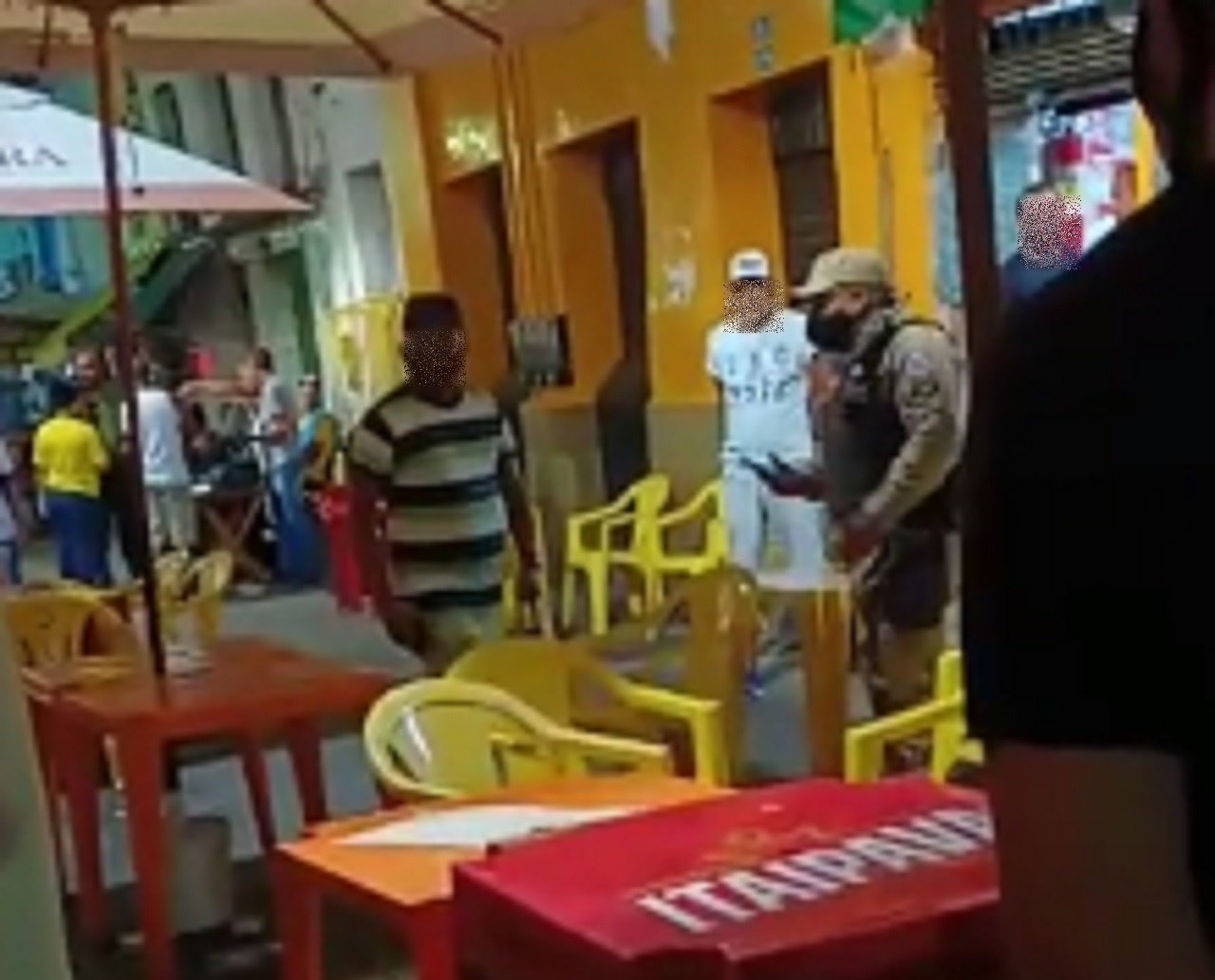 Briga entre dois homens no Centro de Salvador termina com um ferido por arma branca e prisão de agressor