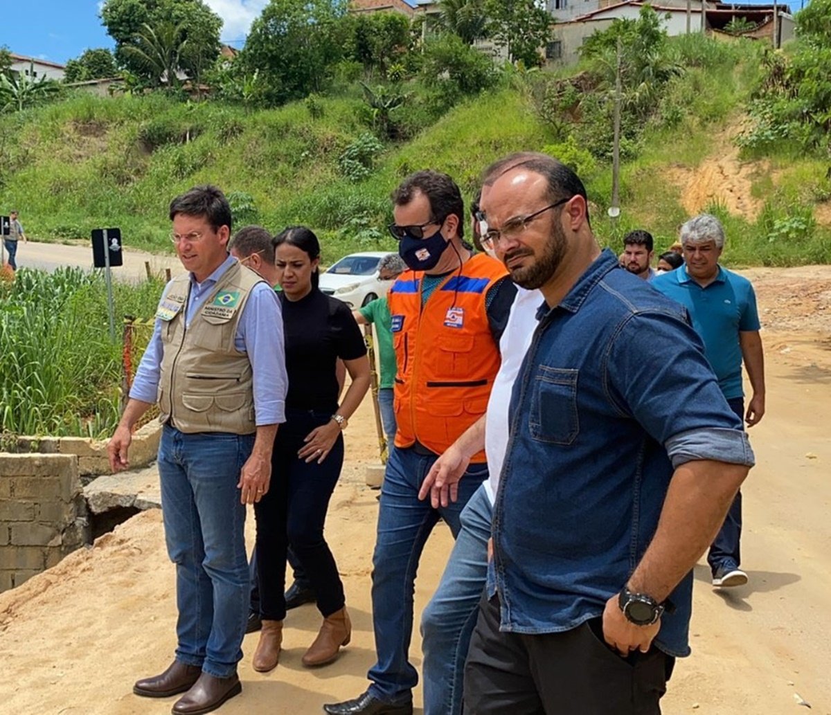 João Roma volta ao Extremo Sul da Bahia para visitar cidades devastadas pela chuva e descarta politizar tragédia que já matou 14