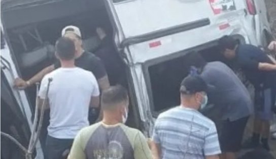 Van que transportava músicos da banda de Gusttavo Lima sofre acidente e capota na Paraíba