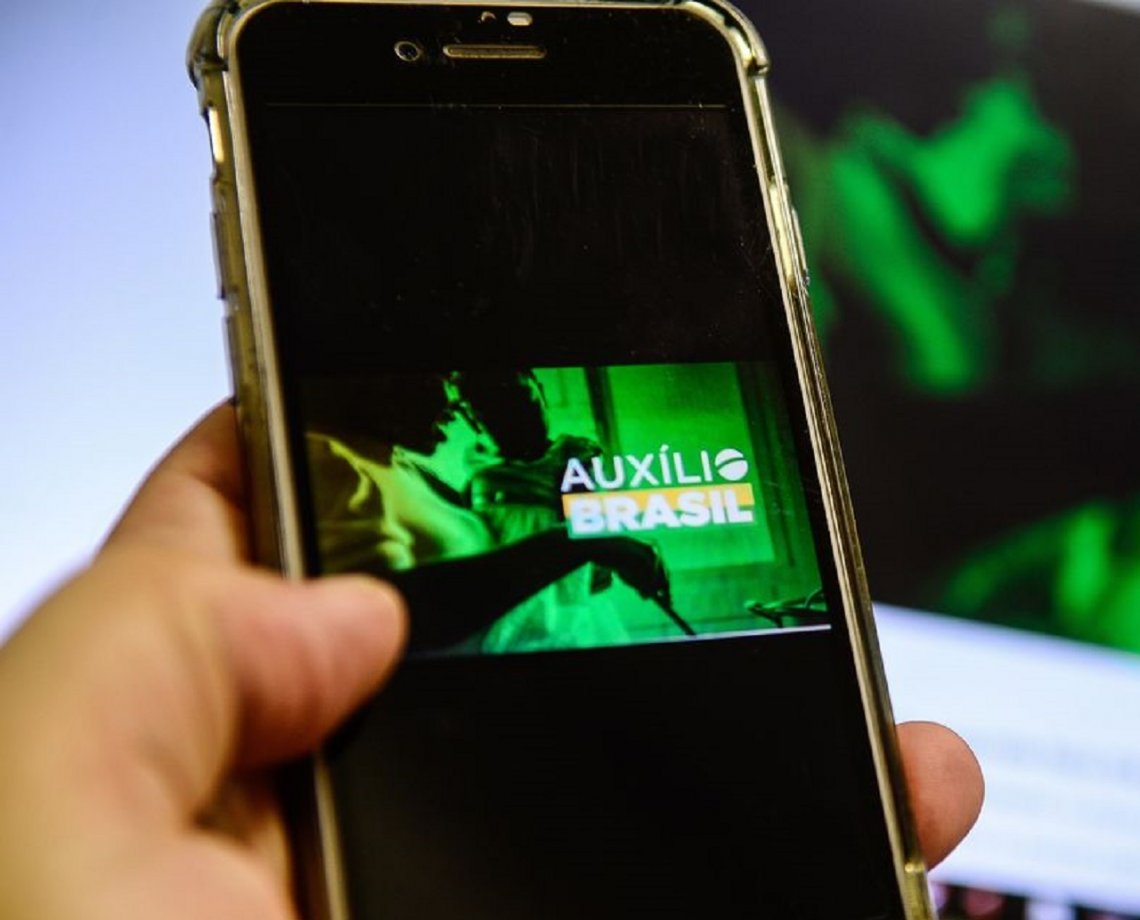 Novo grupo recebe pelo menos R$ 400 do Auxílio Brasil nesta quarta-feira; veja tabela completa