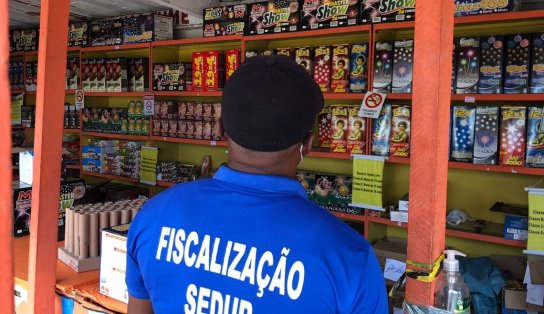 Operação fiscaliza comercialização de fogos de artifício em Lauro de Freitas; uma barraca foi interditada