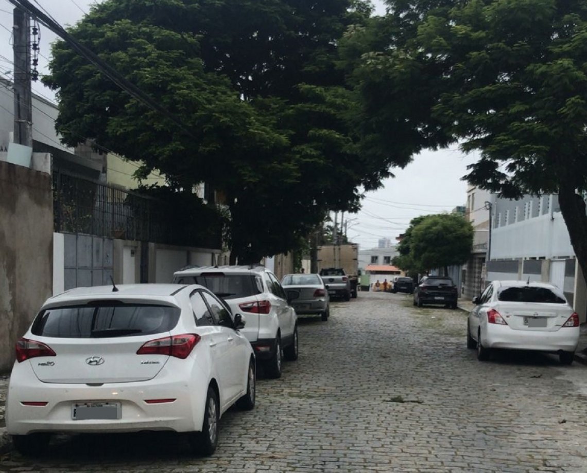 VÍDEO: vítima de tentativa de assalto, homem acompanhado de criança, reage e escapa ileso após arma falhar em Salvador