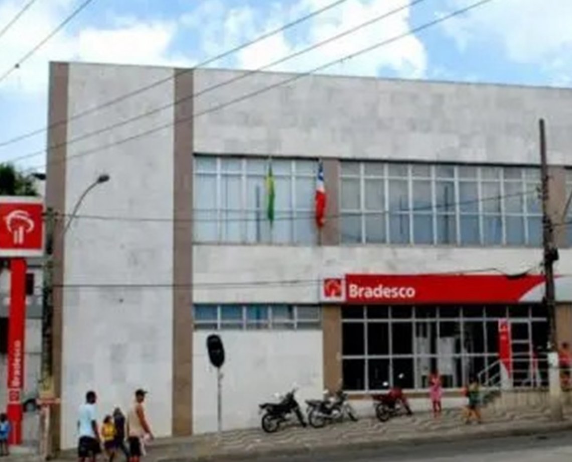 Pela segunda vez em menos de um mês, agência bancária é arrombada no Largo do Tanque, em Salvador