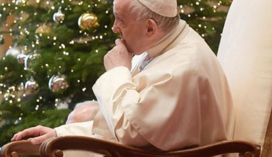 Em celebração de véspera do Natal, Papa pede pelos mais necessitados: "olhem além das luzes e das decorações" 