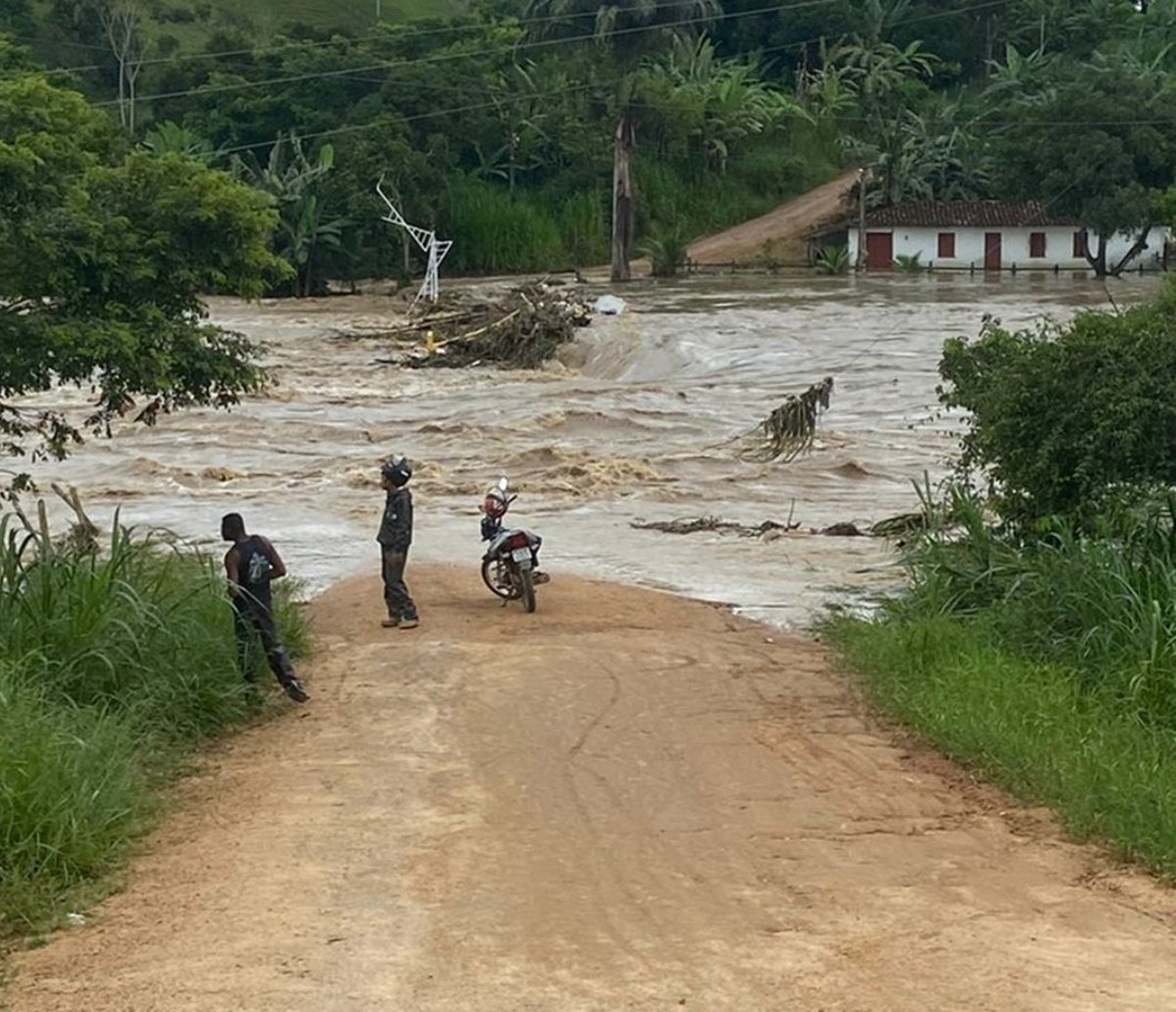 João Roma anuncia que 90 médicos serão enviados às regiões atingidas por chuvas na Bahia