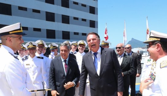 Bolsonaro chega em Santa Catarina para curtir o Réveillon e internautas cobram nova visita às áreas alagadas da Bahia