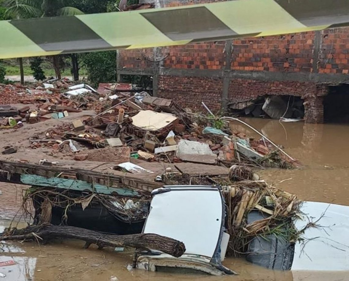 Urgente: quatro cidades baianas estão na rota de água despejada por barragem mineira e Corpo de Bombeiros alerta 