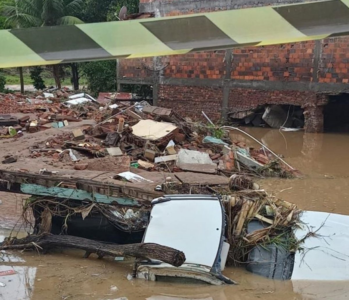 Urgente: quatro cidades baianas estão na rota de água despejada por barragem mineira e Corpo de Bombeiros alerta 