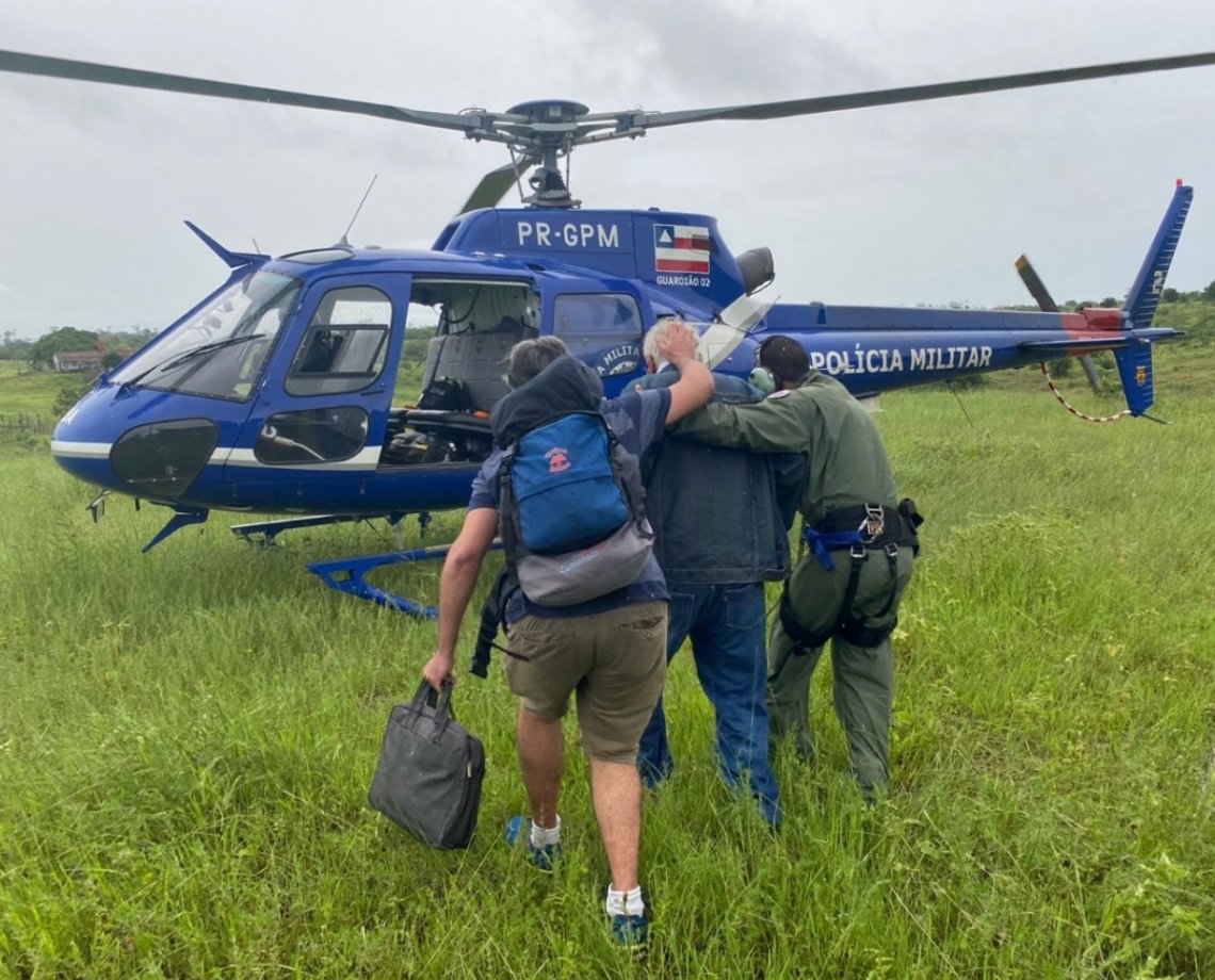 Chuva na Bahia: 19 aeronaves atuam nos resgates e entrega de medicamentos e donativos no estado