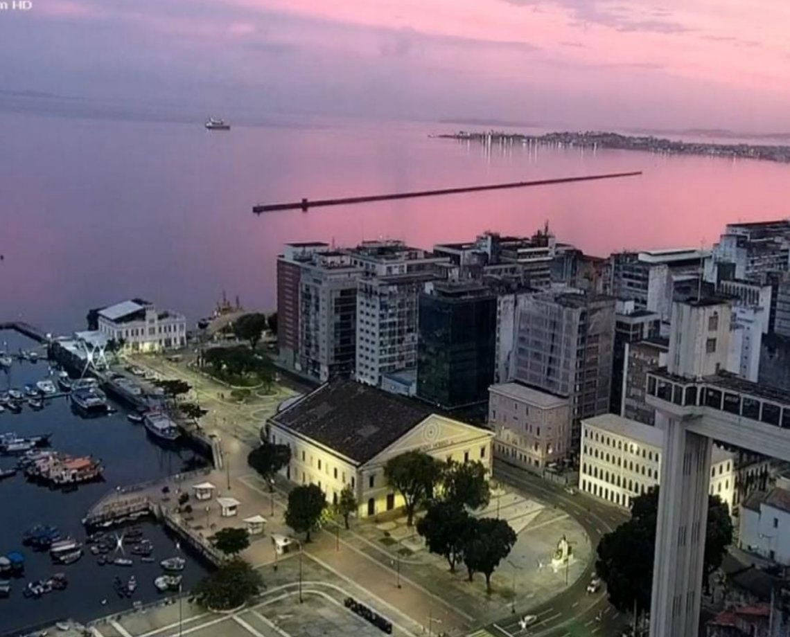 Primeiro amanhecer de 2022 encanta soteropolitanos; réveillon na capital baiana não teve registro de chuvas