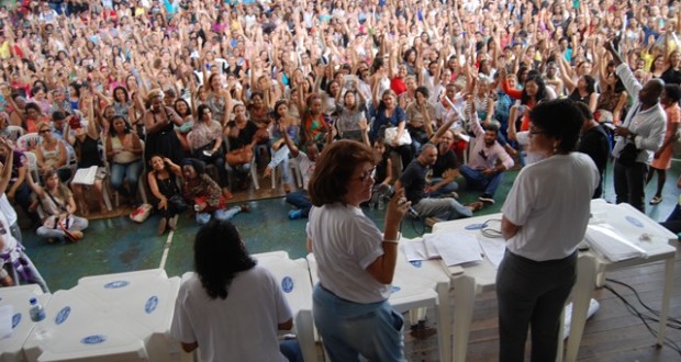 Após paralisação professores da rede municipal realizam assembleia nesta terça-feira