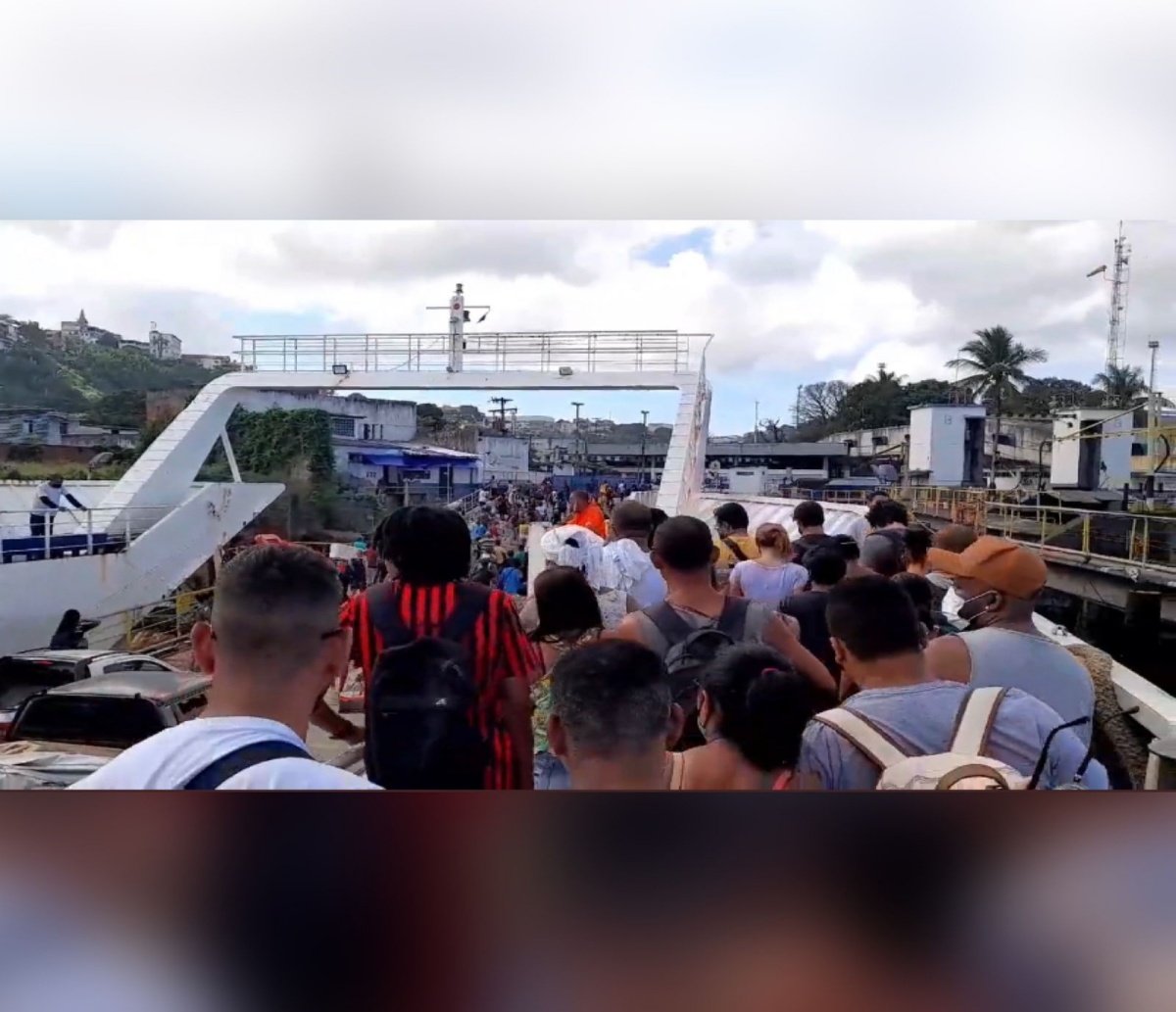 Movimento no Terminal de Bom Despacho é intenso no retorno do feriado de Réveillon; confira horários de travessia do ferry-boat 