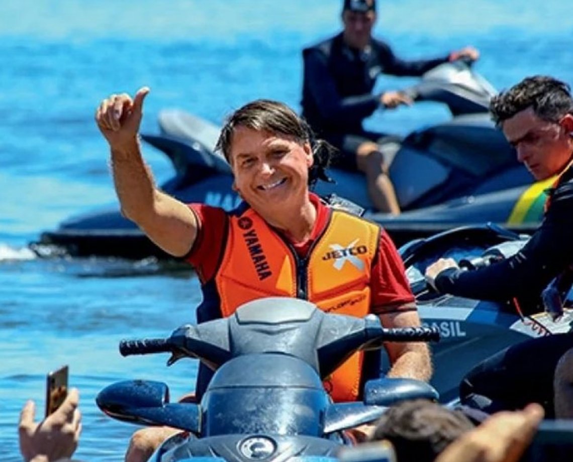 Bolsonaro tem &ldquo;ataque de mau humor&rdquo; ao receber pedidos para visitar &aacute;reas afetadas pelas chuvas na Bahia, diz coluna
