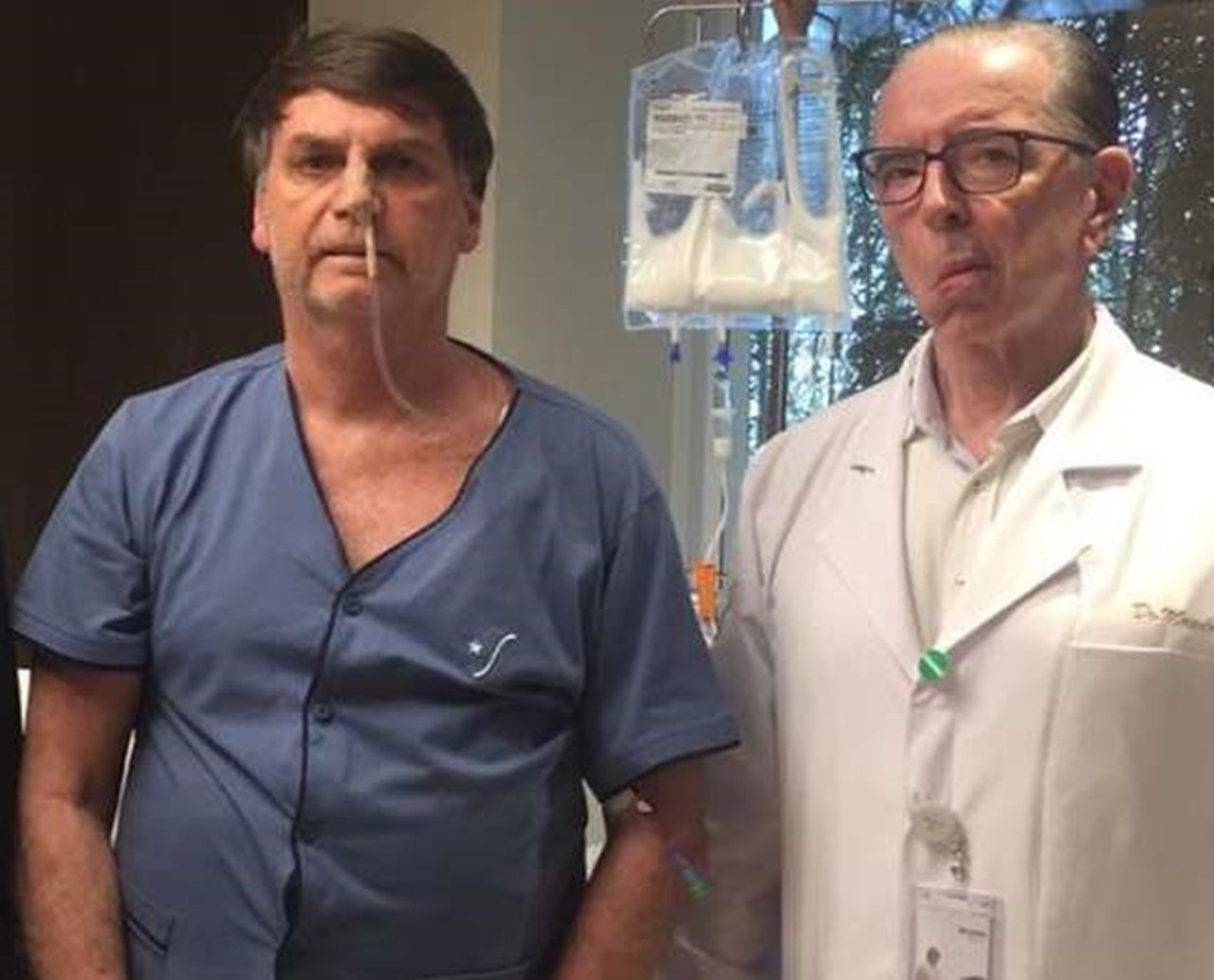 Médico de Bolsonaro comunica que cirurgia foi descartada; obstrução no intestino se desfez, mas ele segue internado