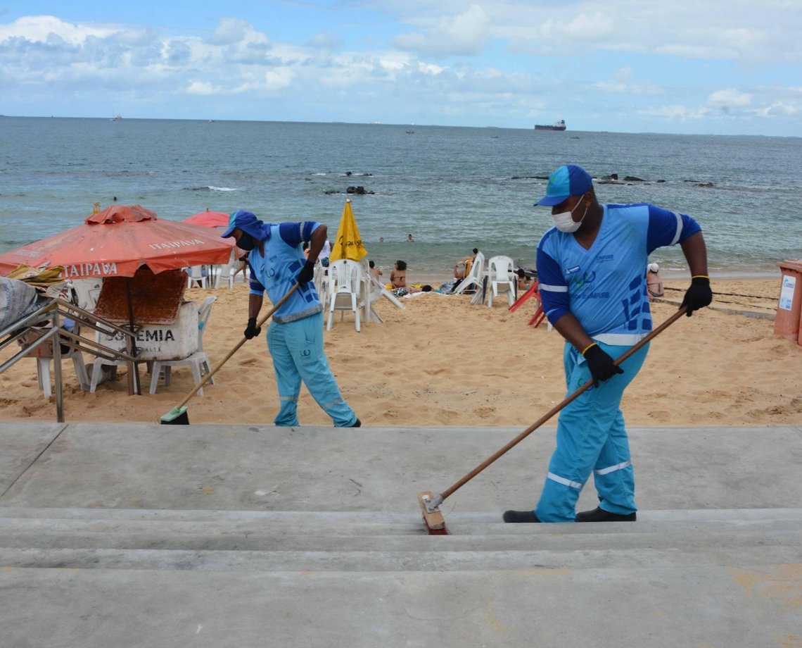 Mesmo não sendo o ano do porco, 2022 começou com 330 toneladas de lixo "esquecidas" em praias no Réveillon 