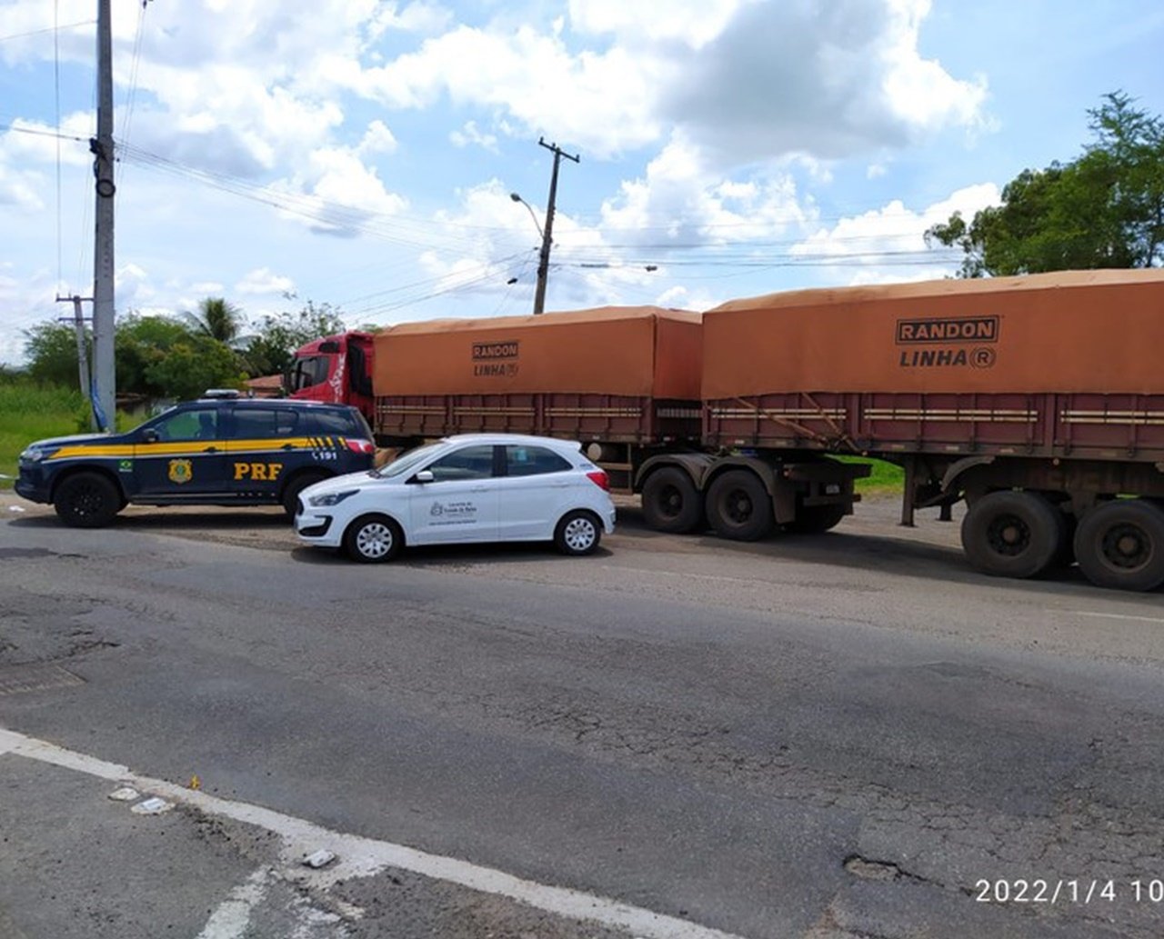 Durante fiscalização, polícia apreende quase 40 toneladas de farinha de trigo por sonegação fiscal em Feira de Santana 