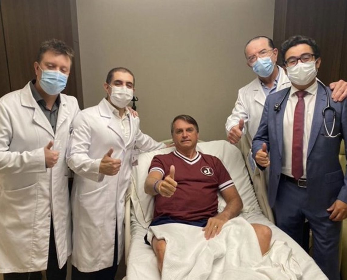 Bolsonaro recebe alta após dois dias internado por obstrução intestinal e usa frase Bíblica para agradecer 