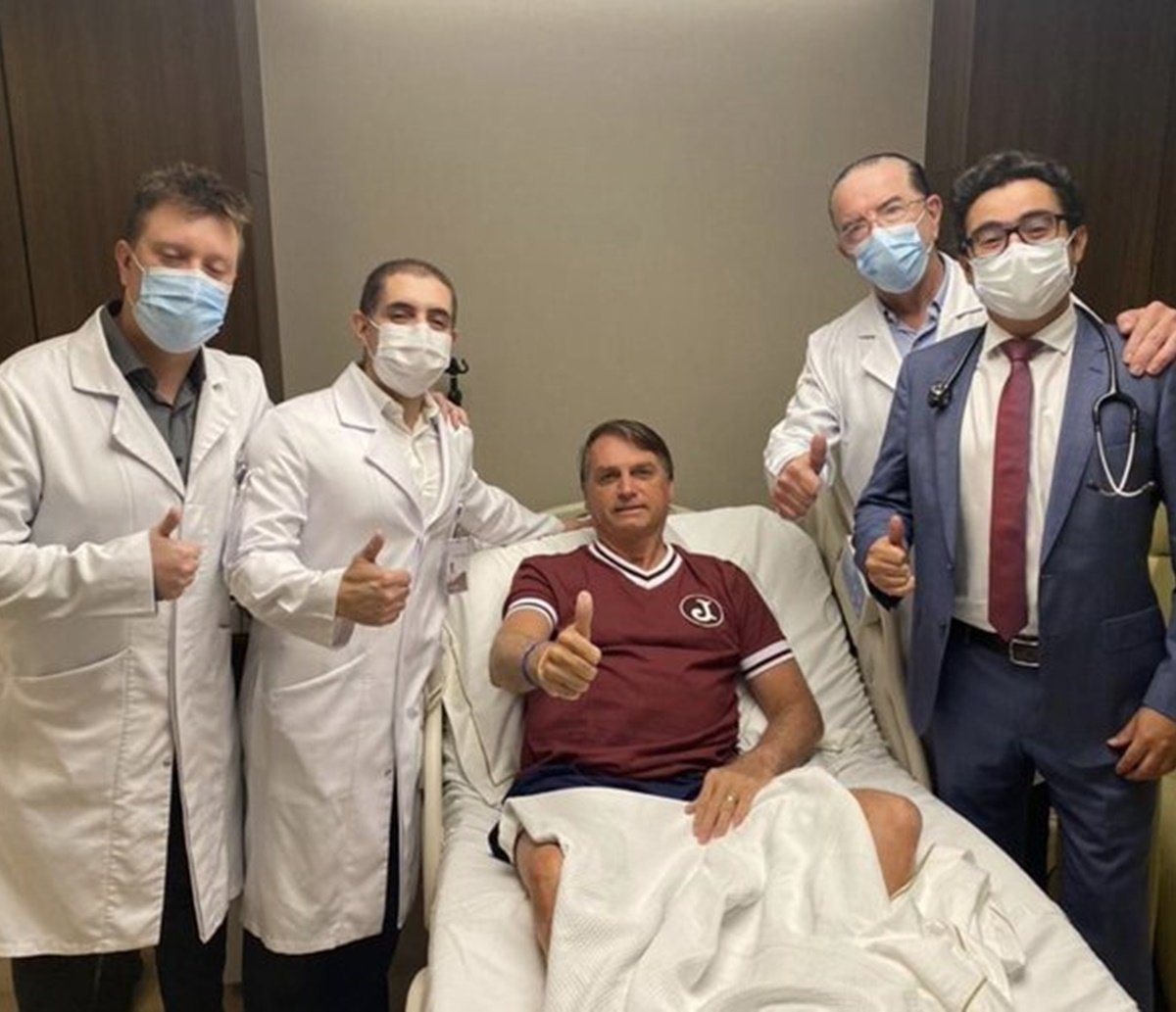 Bolsonaro recebe alta após dois dias internado por obstrução intestinal e usa frase Bíblica para agradecer 