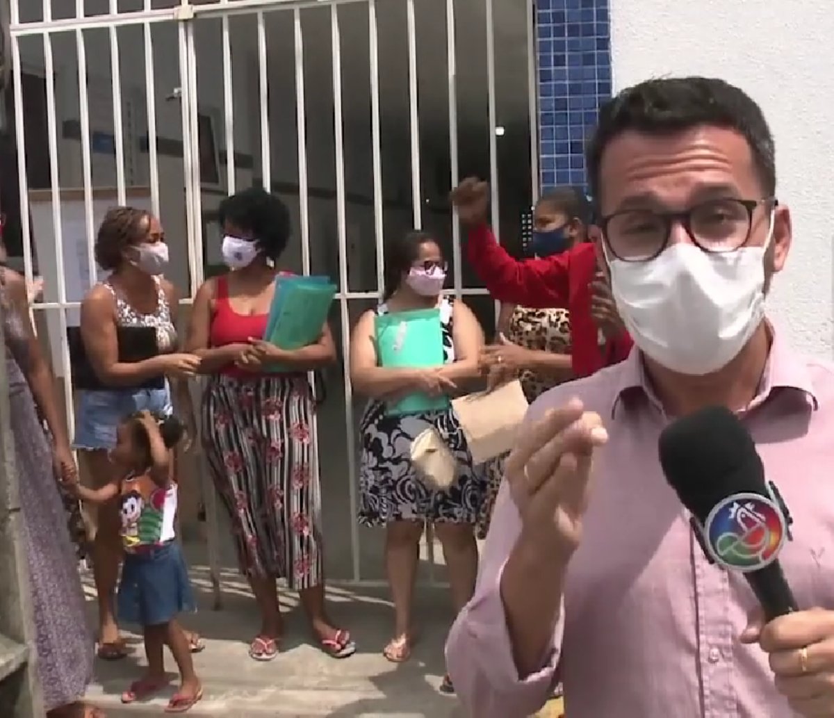 Mães fazem protesto no Lobato e pedem mais vagas na creche do bairro 