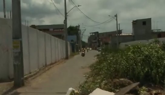 Rua ou Lixão? Moradores de Paripe reclamam da sujeira do bairro