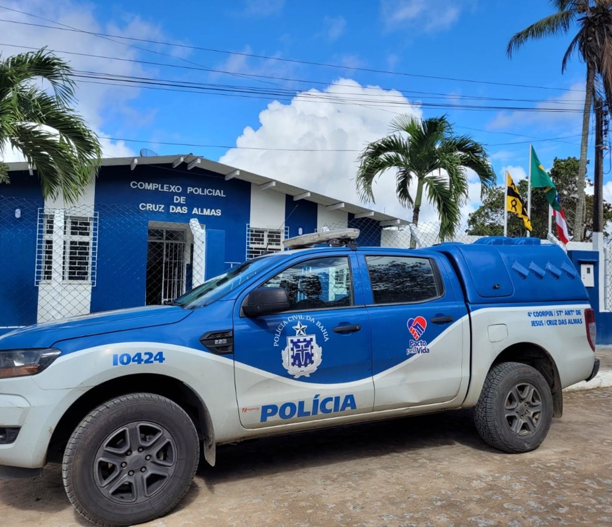 Facção que filmou tortura de jovem suspeito de roubo na Bahia é identificada pelas imagens e polícia prende o quarto