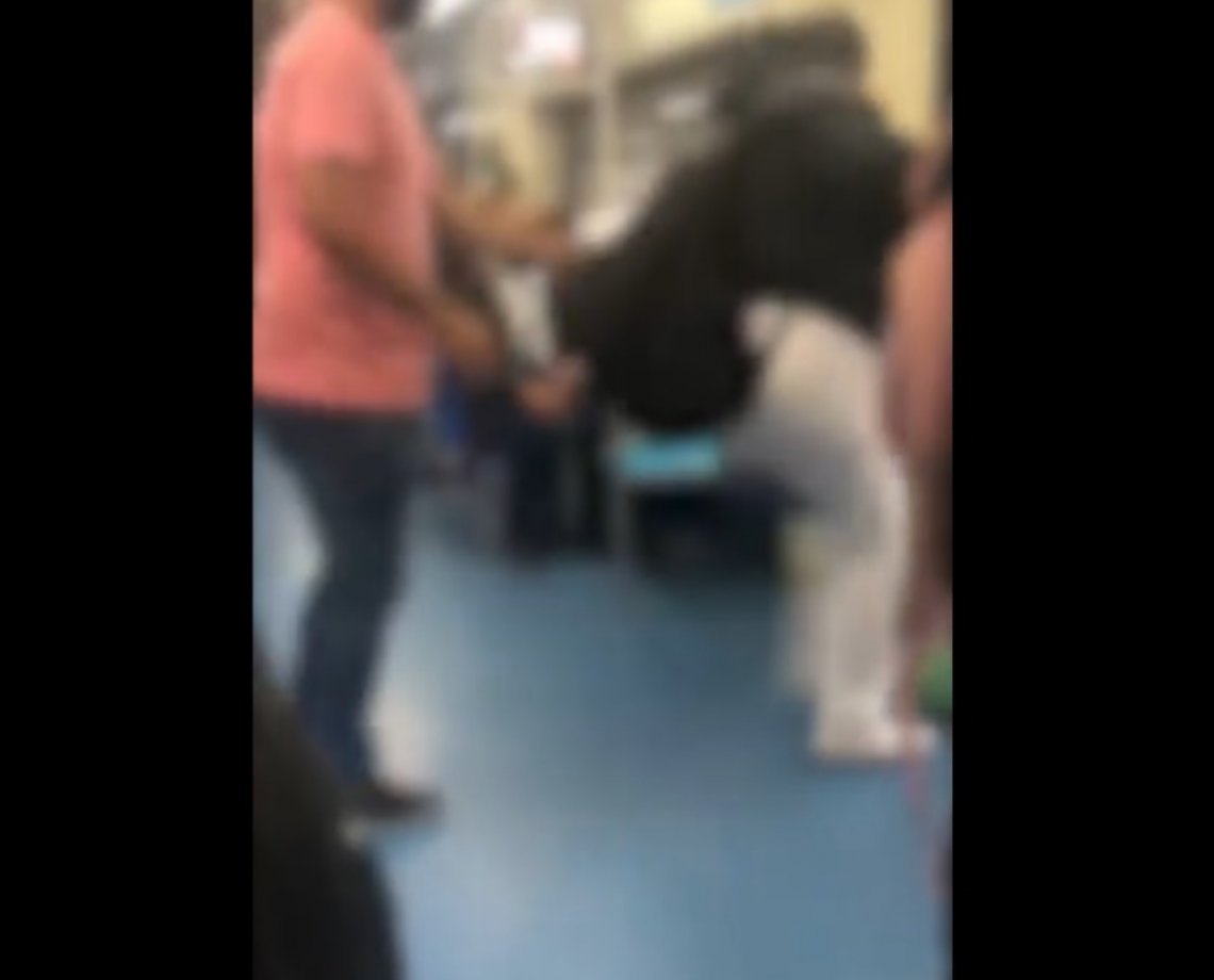 VÍDEO: Mulher se recusa a usar máscara em metrô e é expulsa do local: "eu vou ver se você não sai agora daqui"