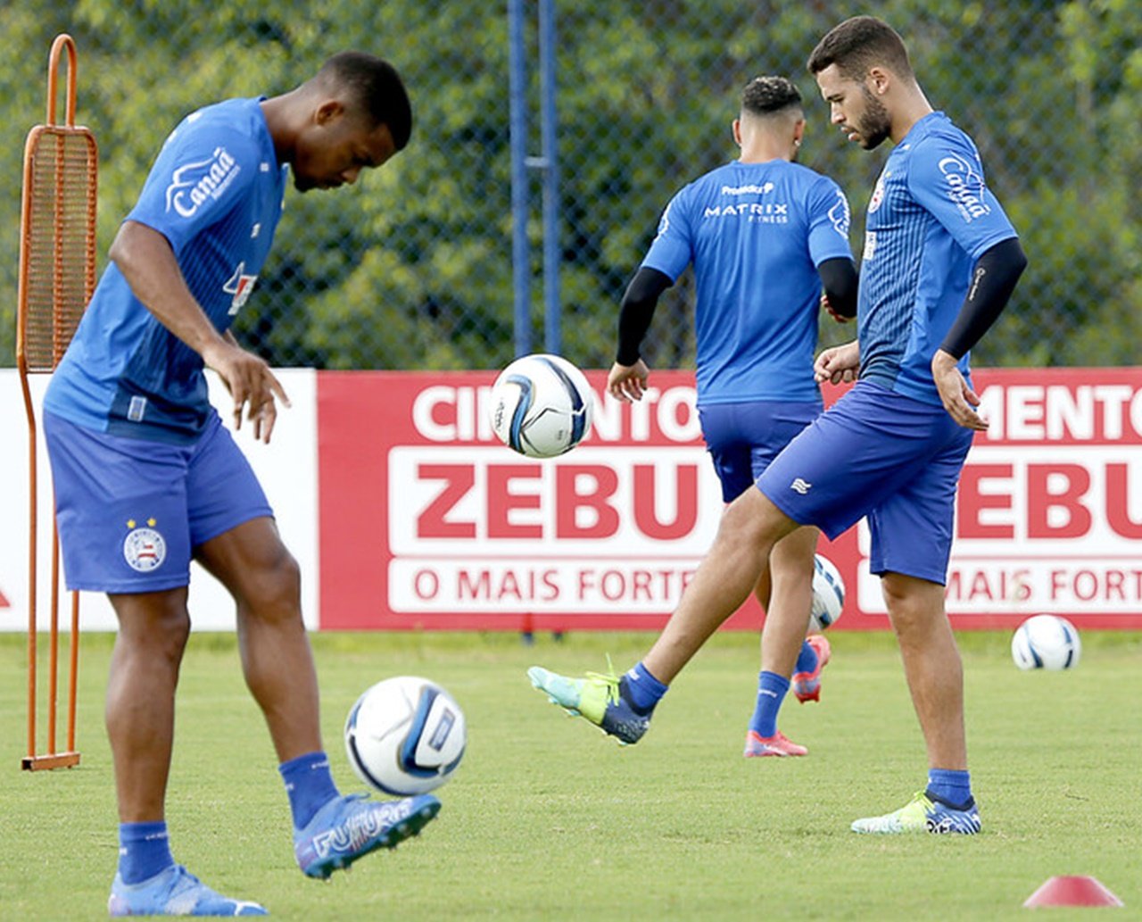 Em meio a surto de Covid, Bahia encara 'xará' de Feira na estreia do Campeonato Baiano, neste sábado