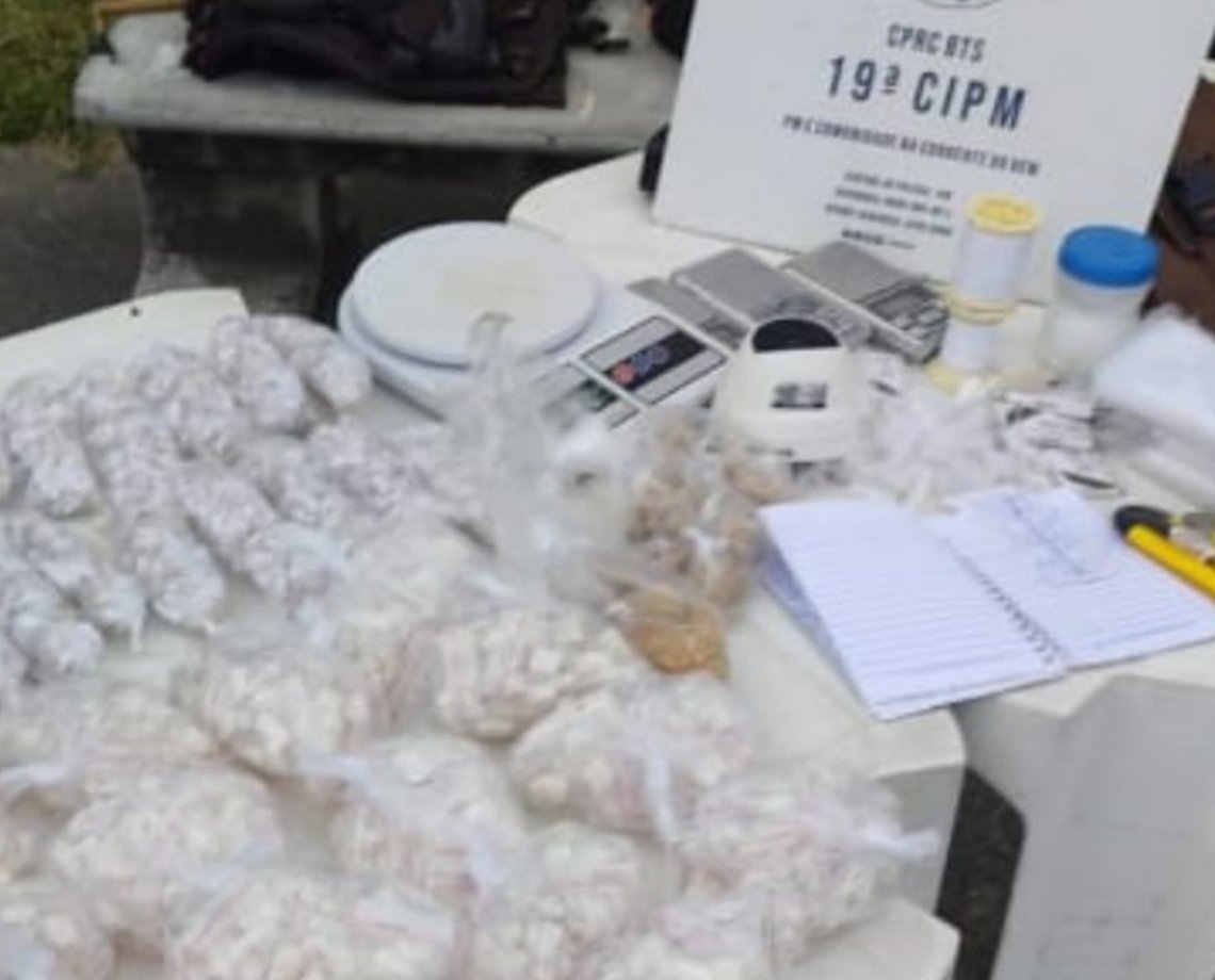 Polícia desmonta laboratório de drogas que era monitorado por câmeras de segurança