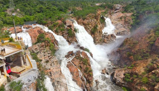 Cachoeira volta a ficar visível após 12 anos "sumida" em Paulo Afonso