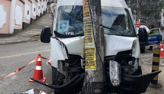 Acidente com van que transportava pacientes do interior da Bahia em tratamento na capital deixa, ao menos, cinco feridos