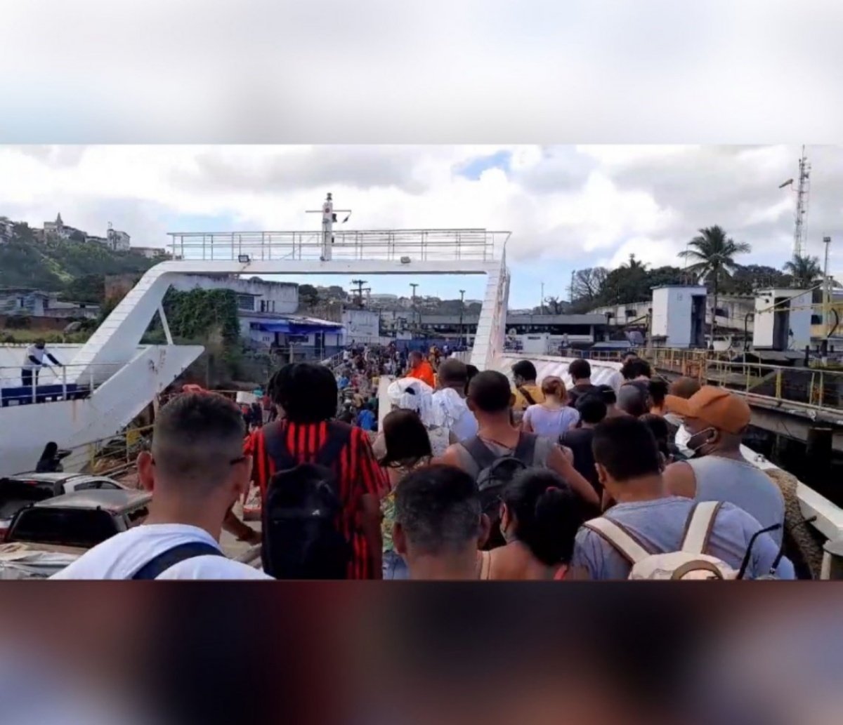 Passageiros do ferry ficam 40 minutos no mar após falta de energia no terminal da Ilha de Itaparica 