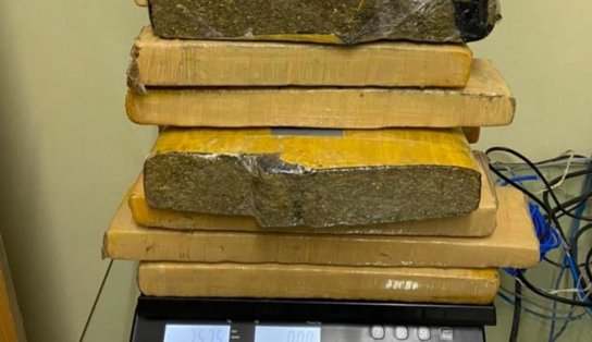 Casal é flagrado com 14 kg de de maconha dentro do carro; droga seria levada para a cidade de Cansanção 