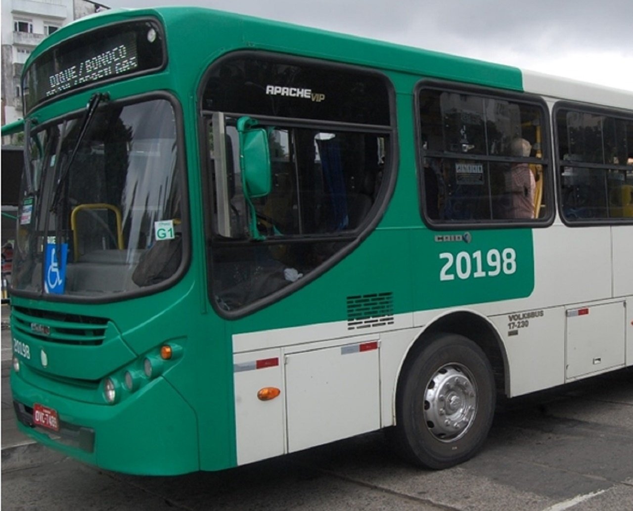 Paralisação de parte dos rodoviários surpreende usuários de ônibus em Salvador nesta quinta-feira; entenda a situação