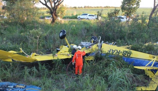 Bombeiros resgatam corpo de piloto após acidente aéreo em Luís Eduardo Magalhães