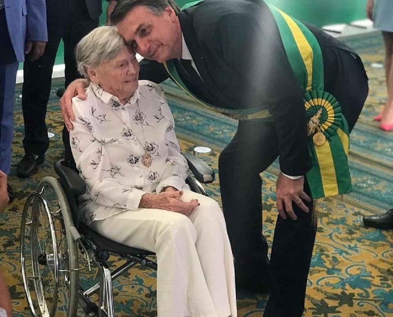 Mãe de Bolsonaro morre aos 94 anos; "que Deus a acolha em sua infinita bondade", publicou o presidente em redes sociais