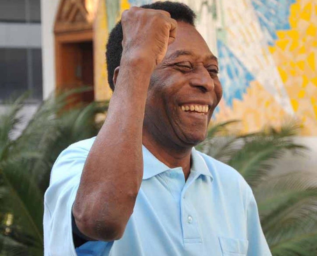 Pelé recebe alta após internação para tratamento de tumor no cólon e homenageia Elza soares: "foi uma lenda"