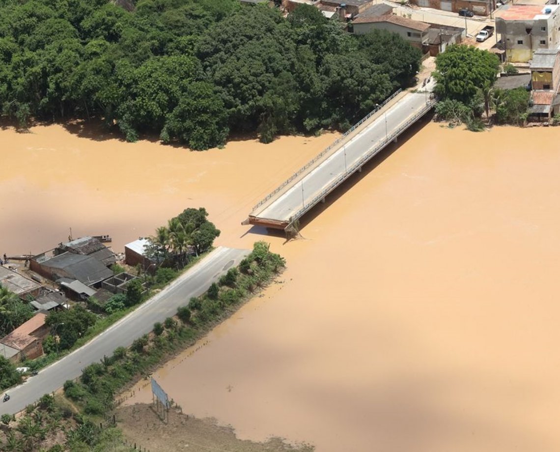 Governo libera mais R$ 418 milh&otilde;es para recupera&ccedil;&atilde;o de rodovias atingidas por chuvas na Bahia e outros 13 estados