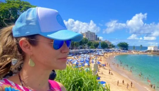 Luana Piovani curte praia em Salvador e conta emoção ao comer acarajé; "Bahia minha por**!"