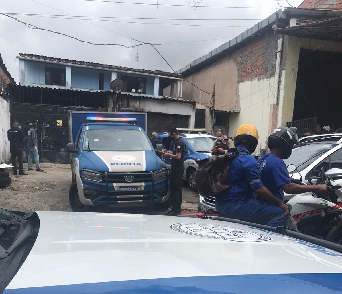 Giro: jovem executado em Dom Avelar e corpo na Praia da Barra movimentam plantão policial em Salvador 