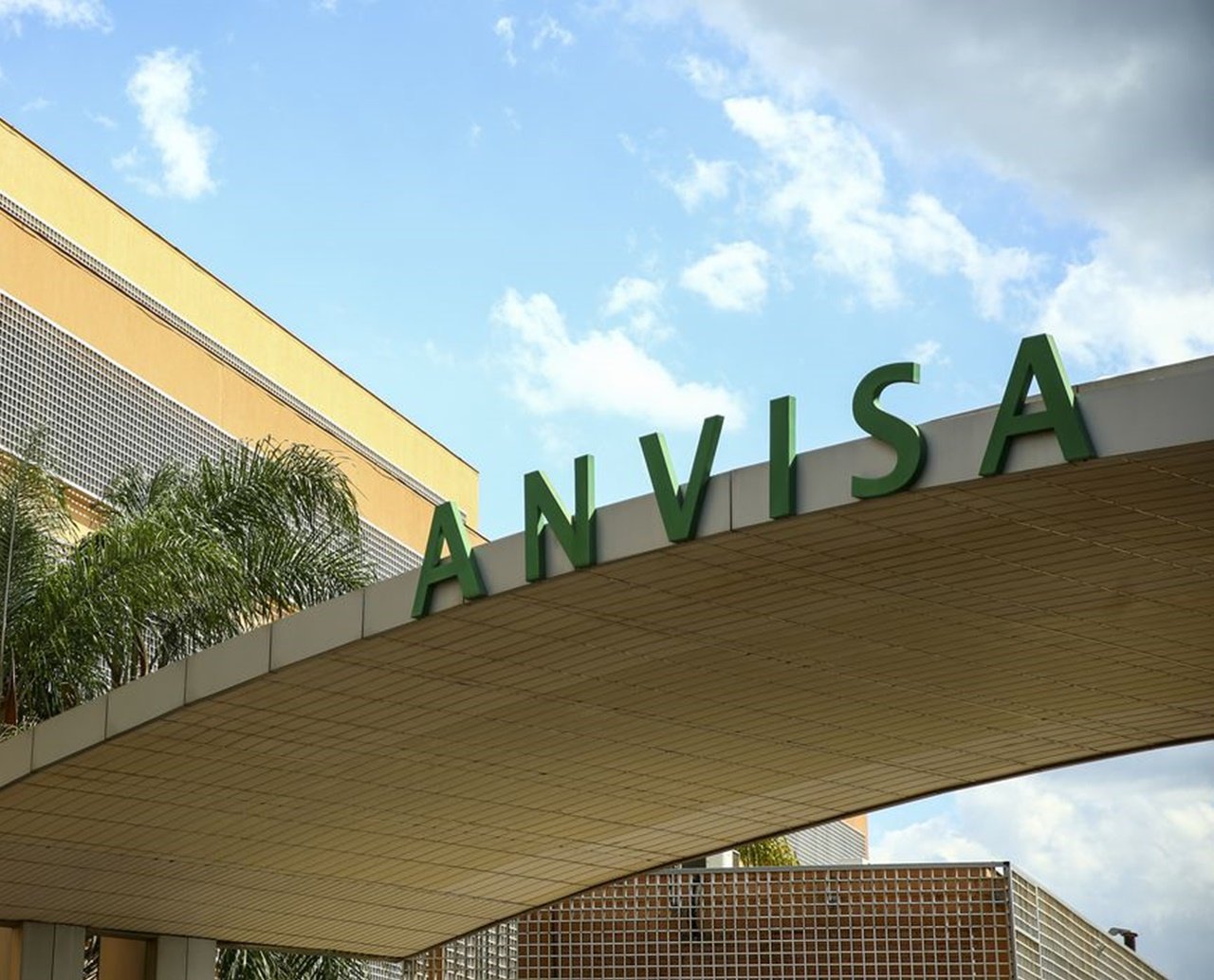  Anvisa determina recolhimento de autoteste de Covid-19 e alerta: "até o momento, não existe nenhum produto aprovado"