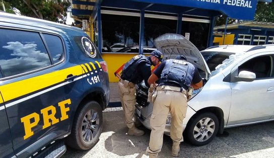 Durante fiscalização em rodovias baianas, PRF recupera dois veículos roubados; motoristas foram presos