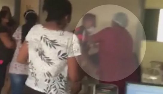 Vídeo: médica desmaia após ser agredida a socos por casal em posto de saúde; teste de Covid pode ter motivado agressão