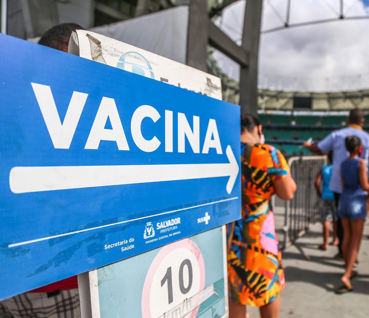 Vacinação contra Covid-19 e influenza é suspensa neste domingo em Salvador