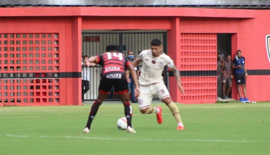 Com um a menos desde o primeiro tempo, Vitória perde para Jacuipense no Barradão pelo Campeonato Baiano