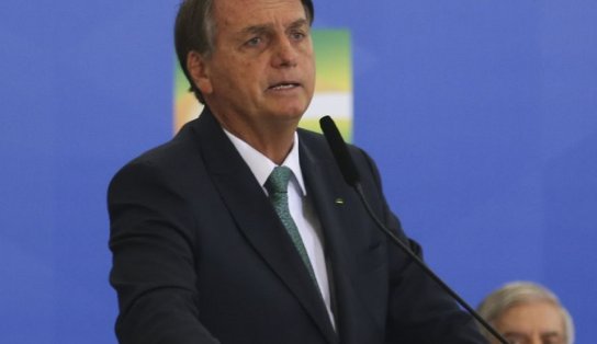 Bolsonaro volta atrás e anula decretos que revogavam luto oficial; "em respeito à história e à memória dos falecidos"